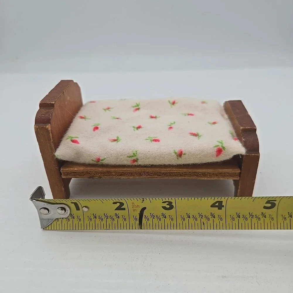 Miniature Dollhouse 1:12, Wood Bed‎